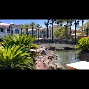 Meet your Posher, Mercedees